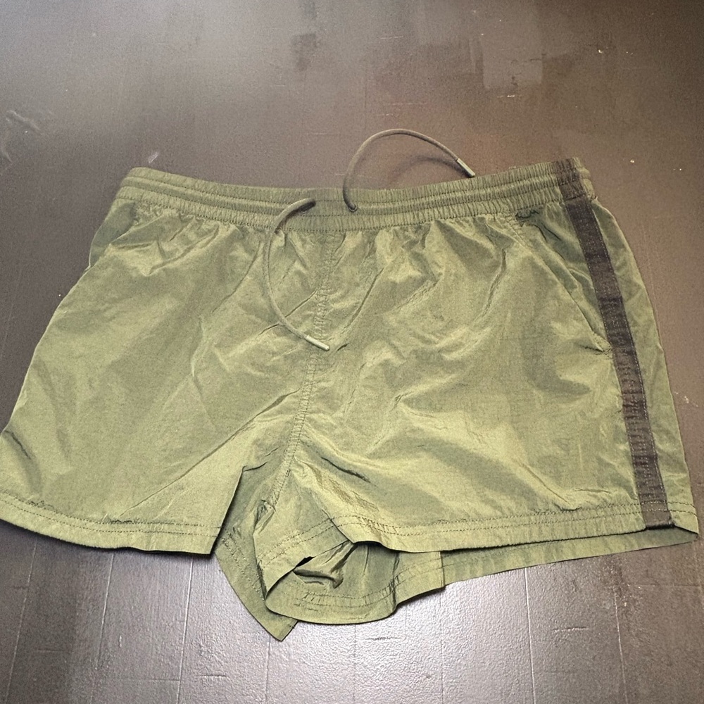Athleta‎ Olive Expedition Shorts - Picture 5 of 8
